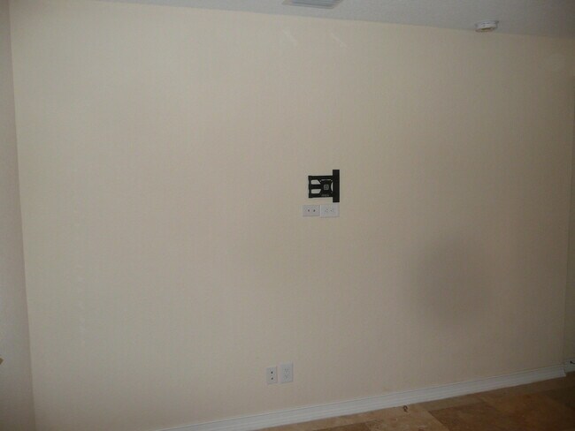 Building Photo - 525 24th Ave N