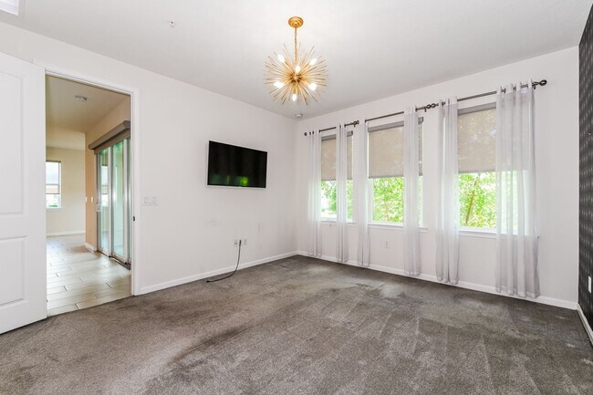 Building Photo - *** Bayshore 3 bed 2 bath *** Resort-Style Amenities and Pet friendly ***