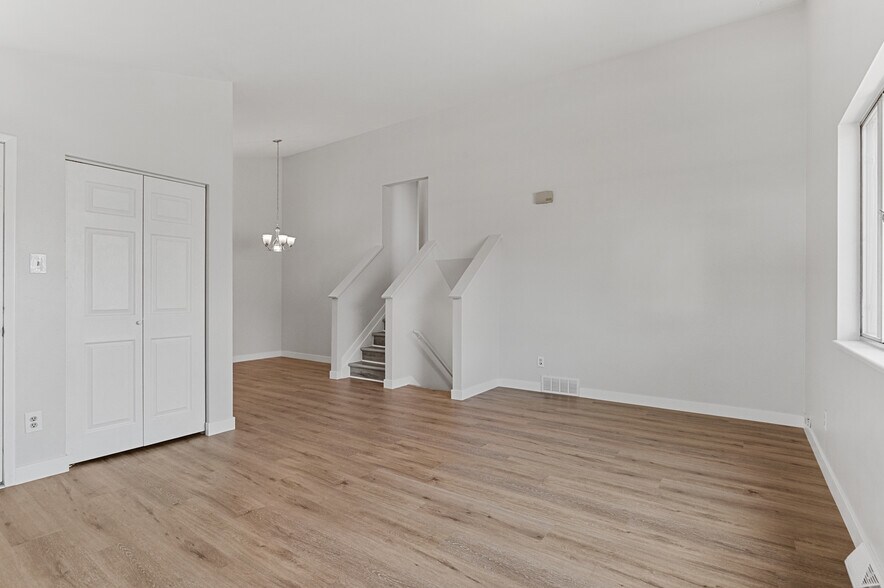 Building Photo - 9061 Osceola St
