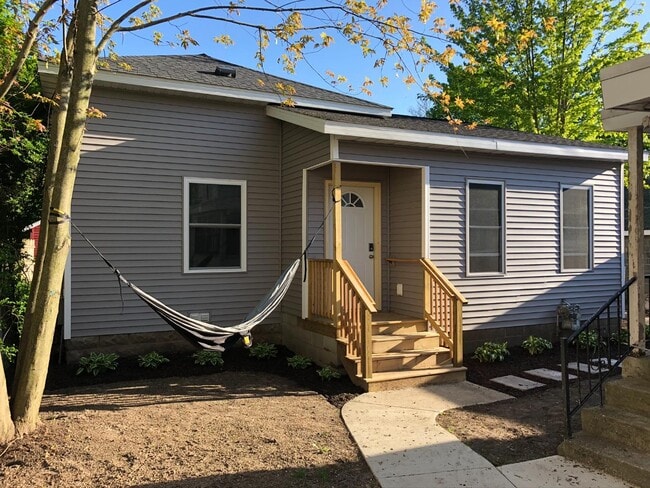 Building Photo - 1012 Jackson St NW