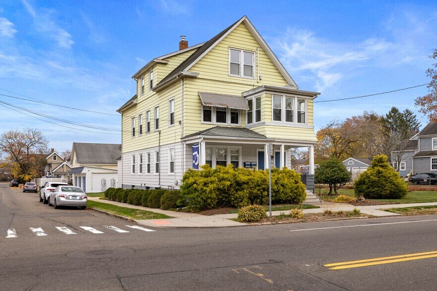 Building Photo - 1857 State St