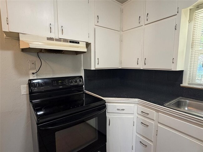 Building Photo - 3929 NW 32nd St