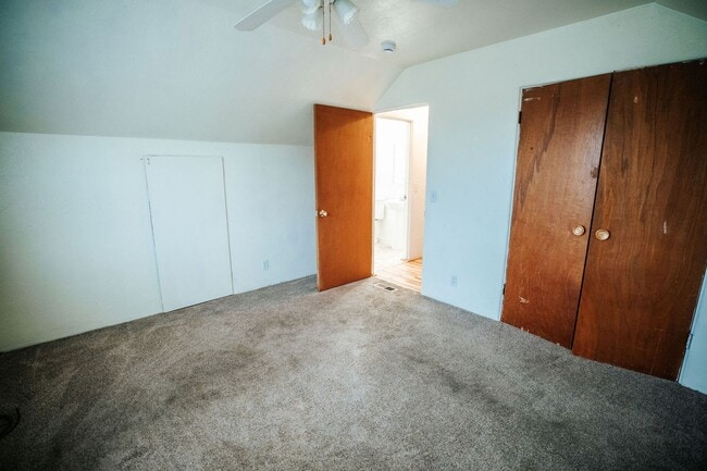 Building Photo - Spacious 4-bedroom, 2-bath single-family home located in a desirable Eureka neighborhood near Hen...