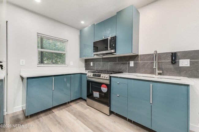 Building Photo - 231 E 16th St