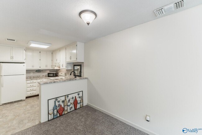 Building Photo - 2124 Greenwood Pl SW