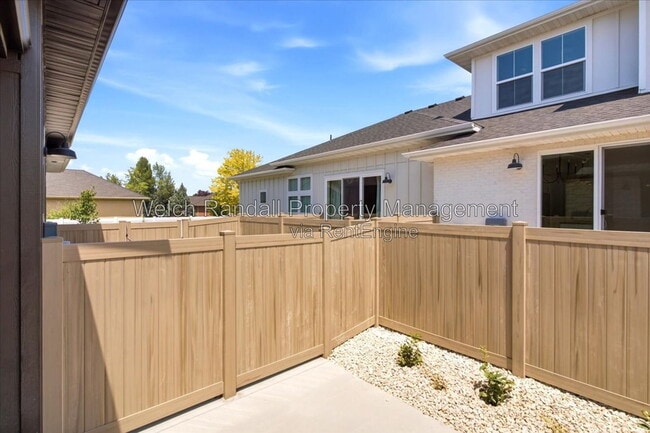 Building Photo - 1452 Pleasant View Dr