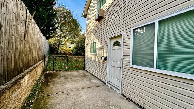 Building Photo - 2 Alex Ln