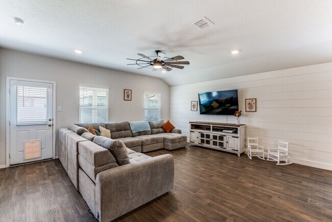 Building Photo - 816 Indigo Wy