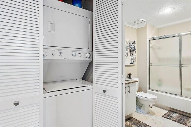 Building Photo - 4830 Osprey Dr S