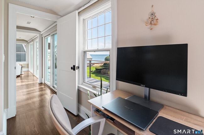 Building Photo - 187 Dolphin Cove Quay