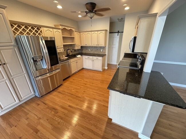 Building Photo - 307 Oak Meadow Ln