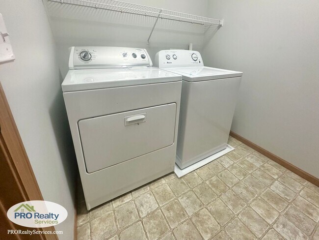 Building Photo - Recently Remodeled 3 Bedroom Townhome