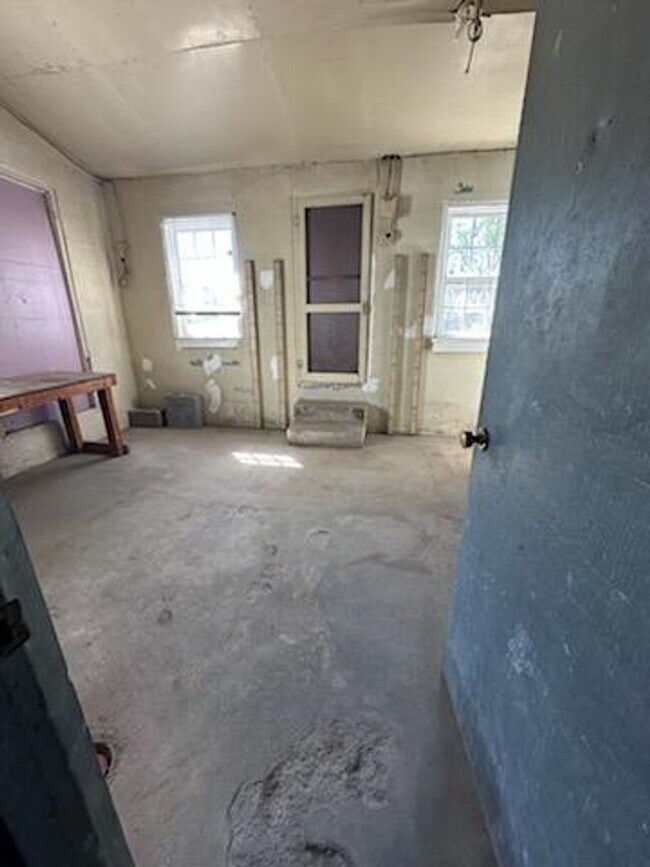 Building Photo - Large Garage in Palmyra/Campbelltown