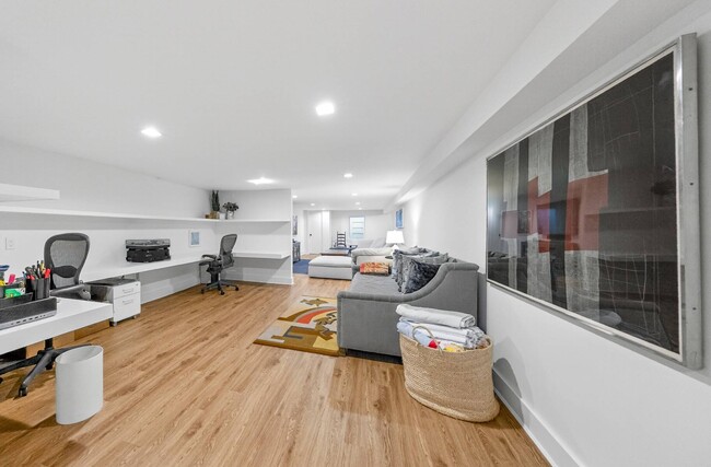 Building Photo - 24 Lilla Ln