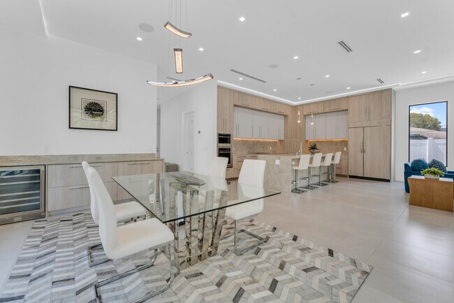 Building Photo - 239 NE 11th St