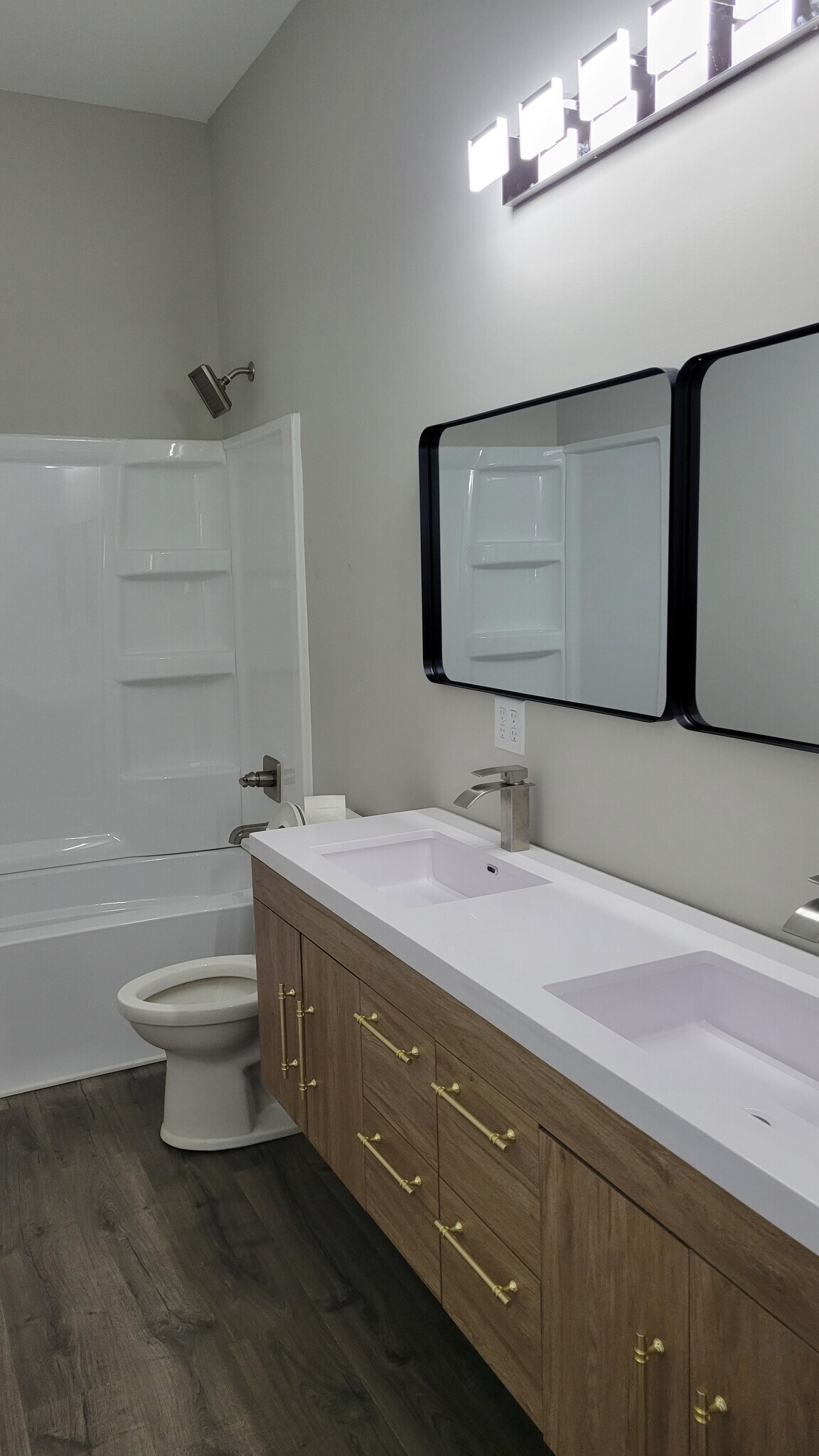 Guest full bath - 4530 Buckeye Run Rd