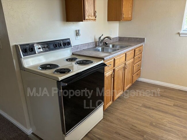 Building Photo - 1379 W 900 S