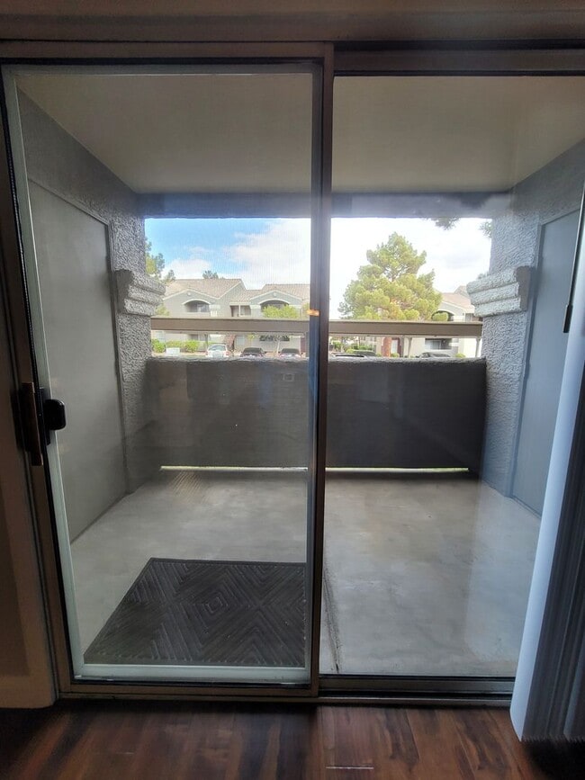 Building Photo - The Perfect One Bedroom, One Bath Condo
