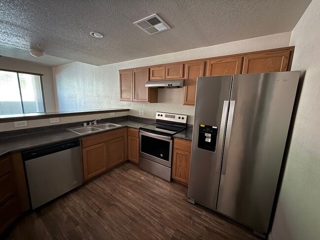 Building Photo - Luxury El Dorado Condo for Rent