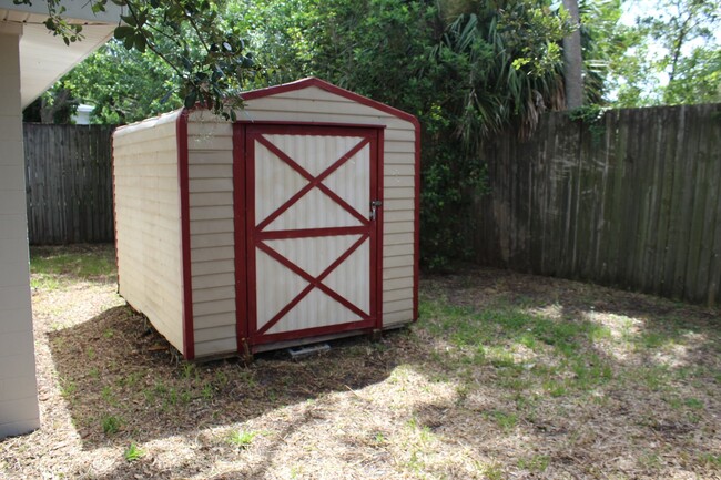 Building Photo - The perfect little house for rent.