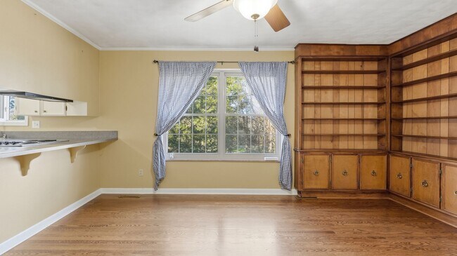 Building Photo - 3 bedroom Cleveland home!