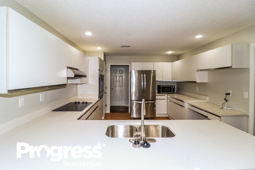 Building Photo - 237 Richards Way Dr