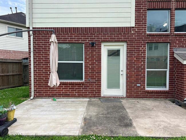 Building Photo - 3821 Armand Dr