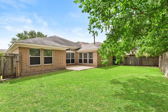 Building Photo - Open Living, Great Layout, Prime Location