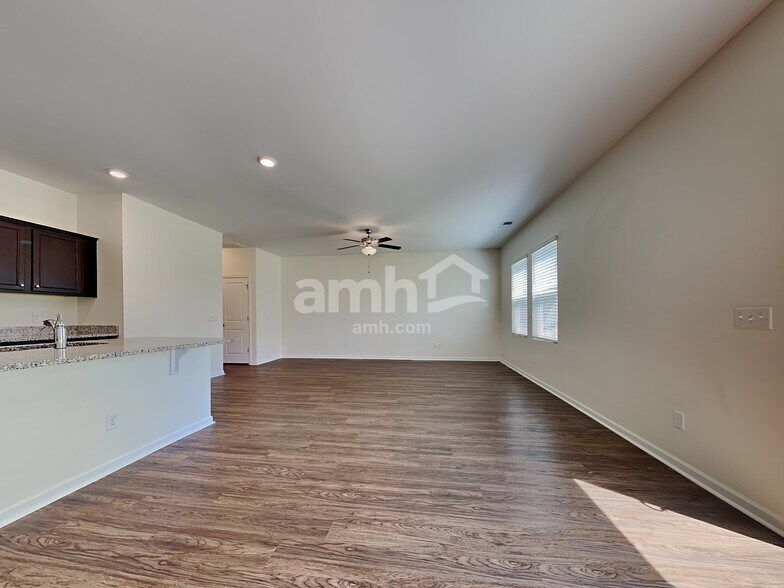 Building Photo - 123 Orion Way