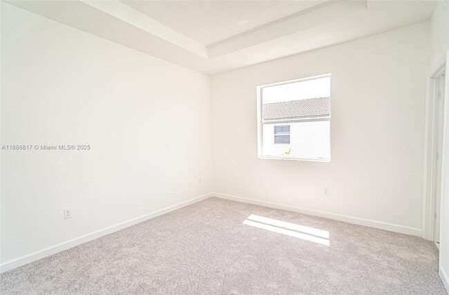 Building Photo - 2646 SE 27th Dr