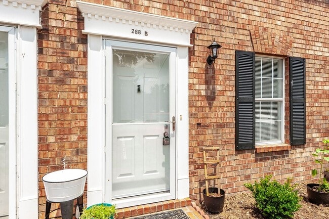 Building Photo - 288 Donna Dr