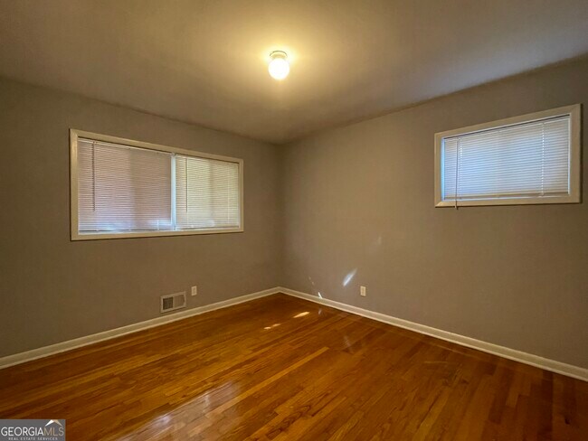 Building Photo - 2352 Arrow Cir