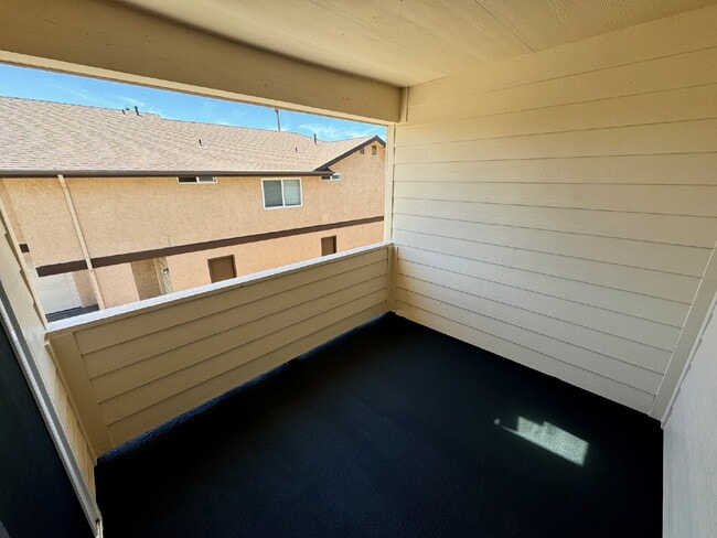 Building Photo - AVAILABLE SEPTEMBER - Coastal-Convenient 2 Bed Retreat with Private Balcony