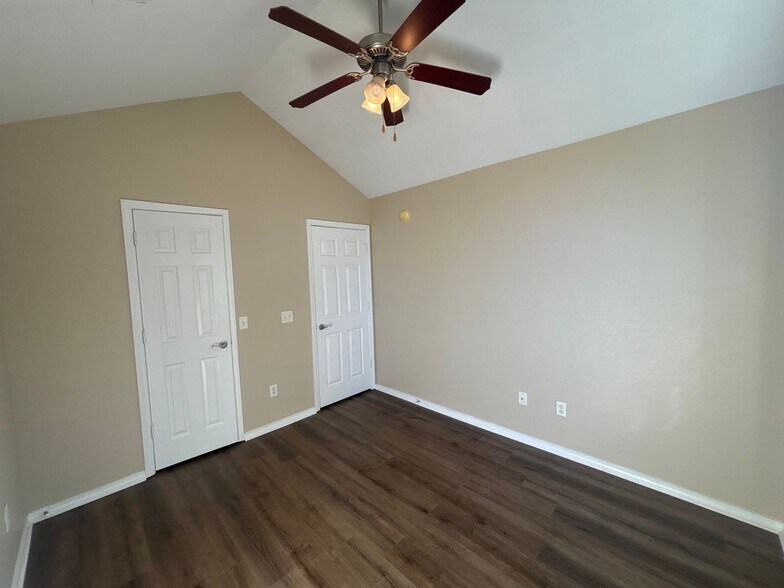 Building Photo - 1701 SW Elington St