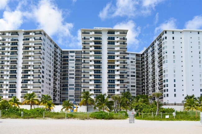 Building Photo - 6039 Collins Ave