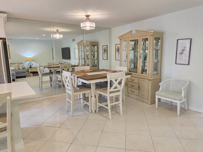 Building Photo - 14716 Canalview Dr