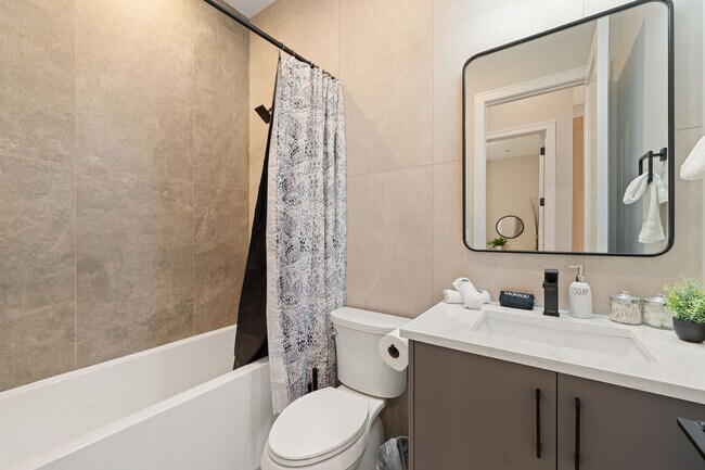 Building Photo - 801 S Western Ave