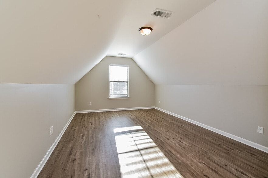 Building Photo - 6893 Raleigh Lagrange Rd