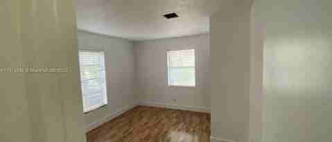 Building Photo - 1406 Arpeika St