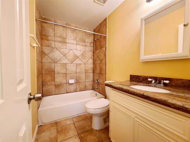 Building Photo - 4931 Junius St