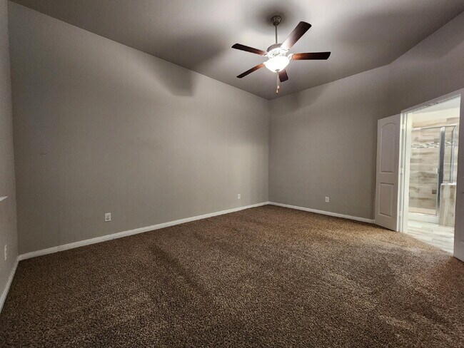 Building Photo - "Beautiful 3 Bedroom, 2 Bathroom Home for ...