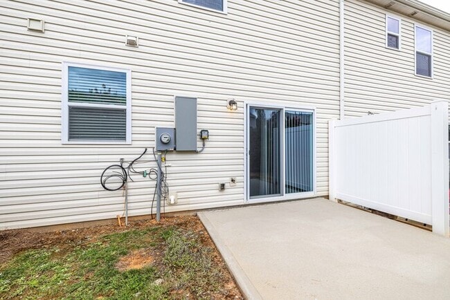 Building Photo - 3 Bedroom Townhome in NW School District - Rock Hill SC