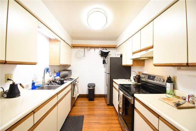 Building Photo - 94 Averill Ave