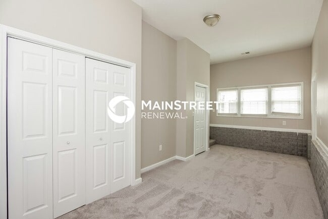 Building Photo - 4 Bedroom Pet-Friendly Home in Charlotte, NC with Main Street Renewal