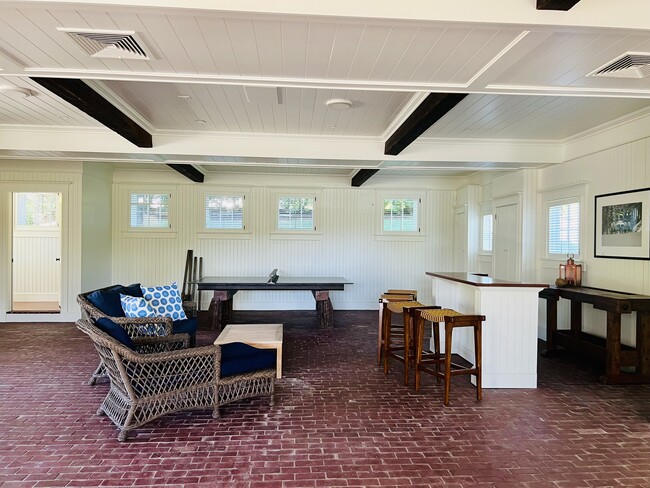 Building Photo - 3 Field Club Ln