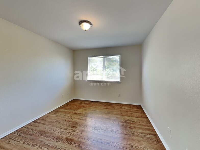 Building Photo - 11852 Altura St