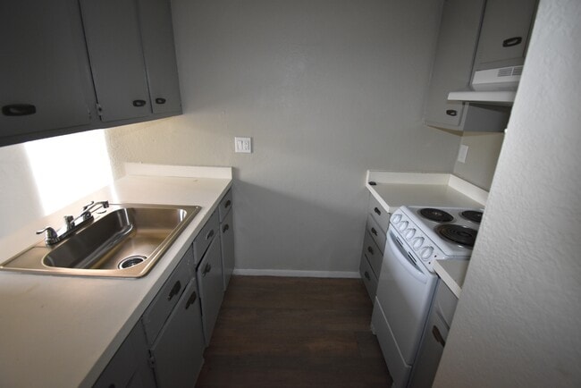 Building Photo - 156 E 21st St