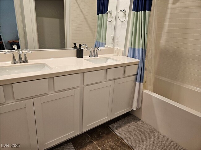 Building Photo - 600 N Carriage Hill Dr