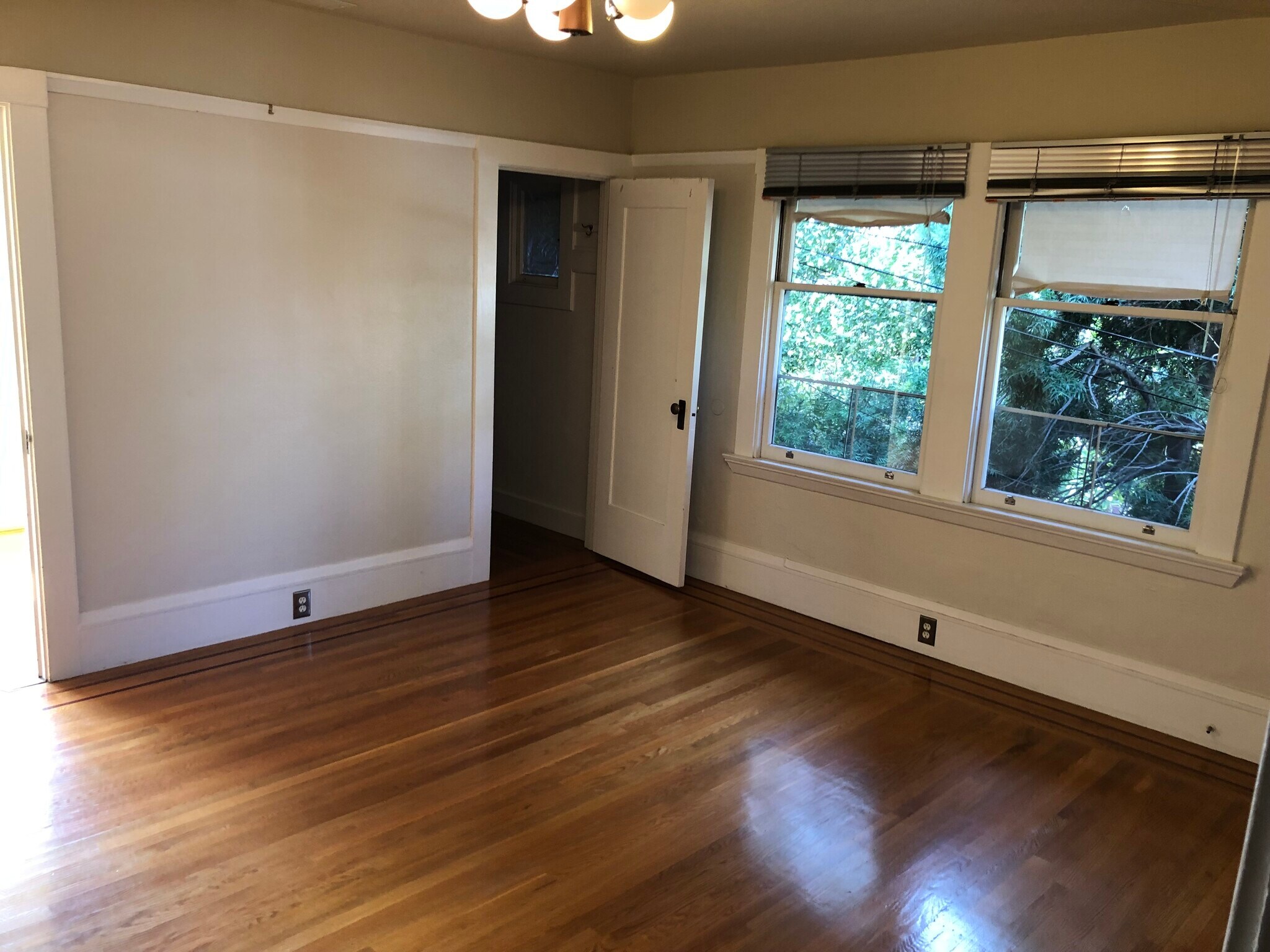 Building Photo - 431 Sunnyslope Ave