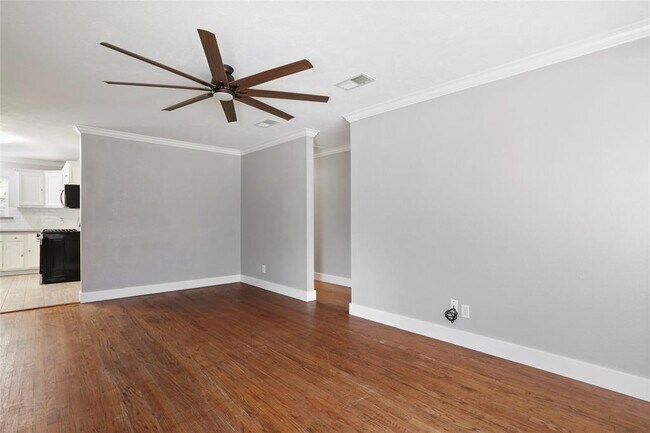 Building Photo - 2115 Linden Creek Ln